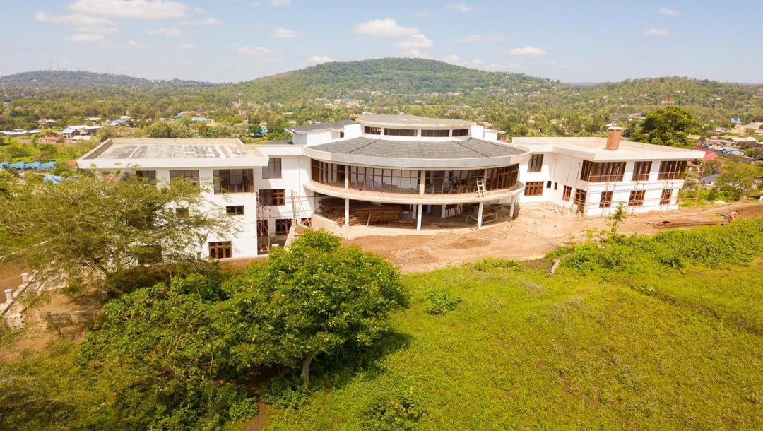 Intercity Property Hub: A Three Storey-Villa for Sale.-4