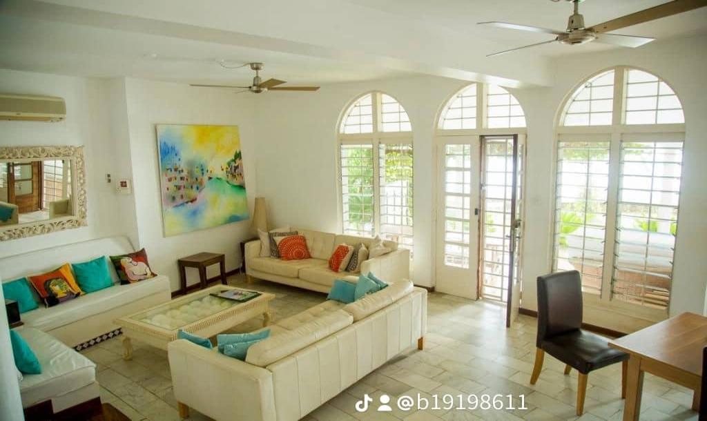 IPH: Elegant House for Sale - Masaki.-5