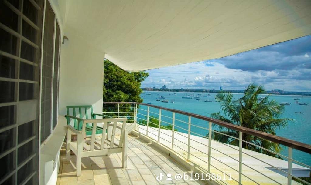 IPH: Elegant House for Sale - Masaki.-0