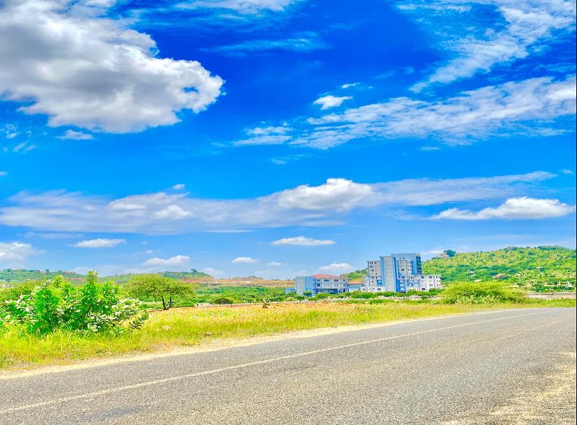 Njedengwa Investment: Kiwanja Kinauzwa kimegusa Lami, Dodoma.-1